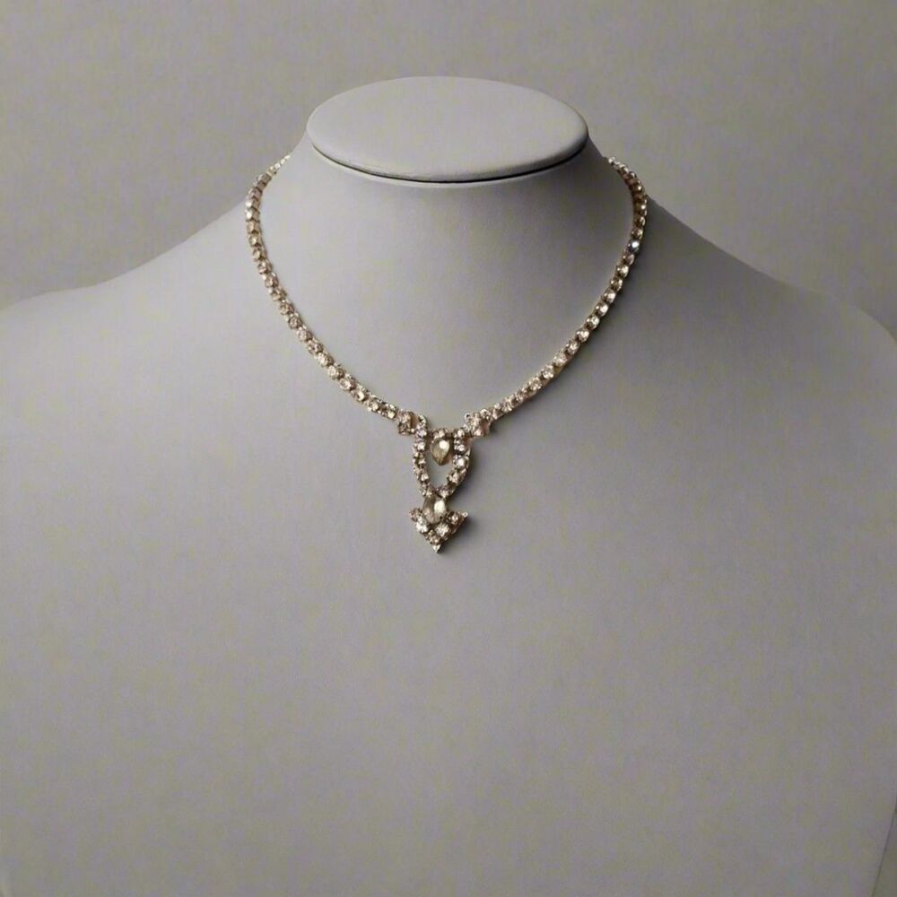 Vintage Rhinestone Necklace with Elegant Drop Pendant – Silver Tone
